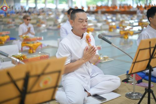 ภาพ No.147709:พิธีถวายภัตตาหารเมนูสวรรค์ ในพรรษาแห่งการเข้าถึงธรรม วันเสาร์ที่ 10 สิงหาคม พ.ศ. 2567 ณ หอฉันคุณยายอาจารย์ฯ วัดพระธรรมกาย