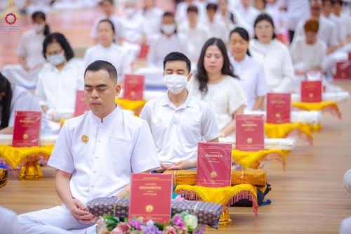 ภาพ No.138760:พิธีถวายกองทุนสนับสนุน การสร้างพระไตรปิฎกฉบับธรรมชัย และอนุรักษ์คัมภีร์ใบลาน น้อมบูชาธรรมหลวงพ่อธัมมชโย 80 ปี ณ ห้องแก้วสารพัดนึก 2 วัดพระธรรมกาย วันเสาร์ที่ 1 มิถุนายน พศ. 2567