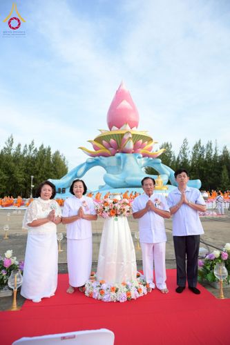 ภาพ No.250408:วันอังคารที่ 7 ตุลาคม พ.ศ. 2568 พิธีจุดประทีปบูชาพระรัตนตรัย ณ ลานธรรมปทุมรัตน์ธรรมเจดีย์ พุทธอุทยานนานาชาติ อ.โพนพิสัย จ.หนองคาย