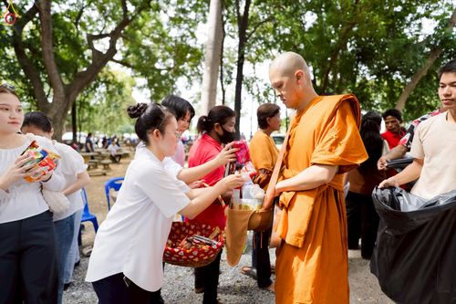 ภาพ No.250750:วันพุธที่ 8 ตุลาคม พ.ศ. 2568 พิธีทอดกฐินสามัคคีทั่วไทย 30,000 วัด โดยคณะศิษยานุศิษย์ บูชาธรรม 81 ปี หลวงพ่อธัมมชโย ณ วัดหนองโพธิ์ อ.กำแพงแสน จ.นครปฐม