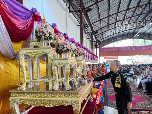 ภาพ No.92792:พิธีประเพณีตักบาตรเทโวโรหณะ พิธีทอดกฐิน และพิธีกรานกฐิน ณ วัดบางบัว แขวงอนุสาวรีย์ เขตบางเขน กรุงเทพมหานคร วันที่ 5 พฤศจิกายน พ.ศ. 2566