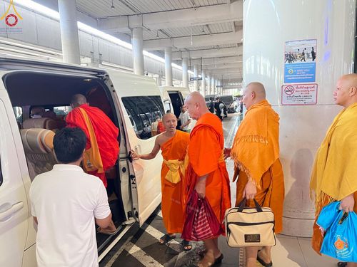 ภาพ No.60276:การต้อนรับพระสังฆาธิการ 10,000 กว่าวัดทั่วประเทศ พิธีมอบปัจจัยช่วยเหลือครู 4 จังหวัดชายแดนภาคใต้ พิธีปฏิบัติธรรม ในวันคุ้มครองโลก วันจันทร์ที่ 22 เมษายน พ.ศ.2567 ณ วัดพระธรรมกาย จ.ปทุมธานี