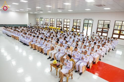 ภาพ No.179557:พิธีเจริญพระพุทธมนต์ พิธีทำบุญตักบาตรถวายพระราชกุศล และพิธีวางพานพุ่มดอกไม้ถวายราชสักการะ  แด่พระบาทสมเด็จพระบรมชนกาธิเบศร มหาภูมิพลอดุลยเดชมหาราช บรมนาถบพิตร เนื่องในวันคล้ายวันพระบรมราชสมภพ วันชาติ และวันพ่อแห่งชาติ วันพฤหัสบดีที่ 5 ธันวาคม พ.ศ. 2567 ณ