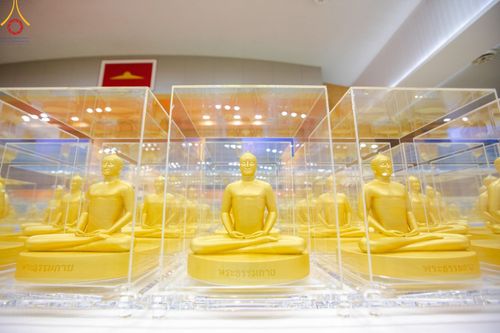 ภาพ No.159436:สัมมนาพิเศษและพิธีมอบองค์พระธรรมกาย 2,000 องค์ ณ ห้องแก้วสารพัดนึก 1 วัดพระธรรมกาย วันอาทิตย์ต้นเดือนที่ 6 ตุลาคม พ.ศ. 2567