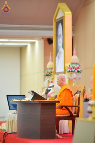 ภาพ No.161627:พิธีรับดวงแก้วนักเรียนบาลี ผู้สมัครสอบในนามวัดพระธรรมกาย วันพุธที่ 2 ตุลาคม พ.ศ. 2567 ณ เทวสภา อาคารร้อยปีคุณยายอาจารย์ฯ วัดพระธรรมกาย จ.ปทุมธานี