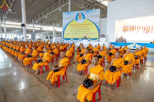 ภาพ No.221935:วันที่ 4 พฤษภาคม พ.ศ. 2568 พิธีตักบาตร เนื่องในวันอาทิตย์ต้นเดือน ณ บ้านแก้วเรือนทองคุณยายฯ วัดพระธรรมกาย