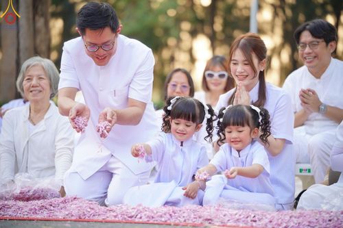 ภาพ No.201970:พิธีต้อนรับพระธรรมยาตรา ณ อนุสรณ์สถานลำดับที่ 7 สถานที่ขยายวิชชาธรรมกาย วัดพระธรรมกาย ต.คลองสาม อ.คลองหลวง จ.ปทุมธานี ในโครงการธรรมยาตรา กตัญญูบูชา มหาปูชนียาจารย์ พระมงคลเทพมุนี(สด จนฺทสโร) พระผู้ปราบมาร อนุสรณ์สถาน 7 แห่ง ปีที่ 13 วันที่ 26 มกราคม 2568