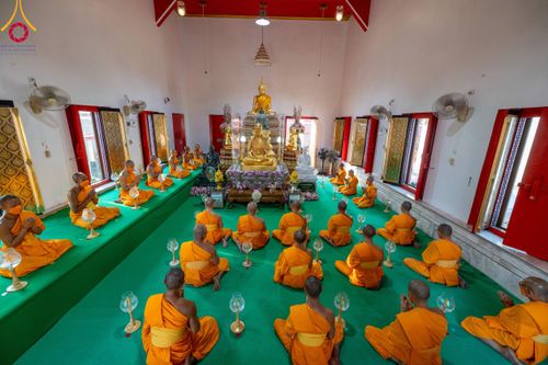 ภาพ No.111972:พิธีจุดประทีปถวายเป็นพุทธบูชา และบูชาธรรมมหาปูชนียาจารย์ พระมงคลเทพมุนี(สด จนฺทสโร) ในโครงการธรรมยาตรา กตัญญูบูชา มหาปูชนียาจารย์ พระมงคลเทพมุนี(สด จนฺทสโร) พระผู้ปราบมาร อนุสรณ์สถาน 7 แห่ง ปีที่ 12 วันที่ 14 มกราคม พ.ศ. 2567 ณ วัดสองพี่น้อง อ.สองพี่น้อง