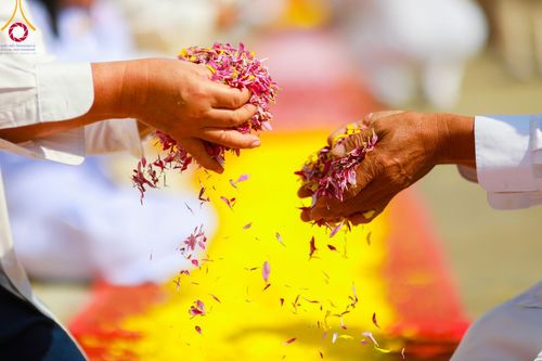ภาพ No.107820:พิธีต้อนรับพระธรรมยาตรา ในโครงการธรรมยาตรากตัญญูบูชา มหาปูชนียาจารย์ พระมงคลเทพมุนี(สด จนฺทสโร) พระผู้ปราบมาร อนุสรณ์สถาน 7 แห่ง ปีที่ 12 วันที่ 7 มกราคม พ.ศ. 2567 ณ อนุสรณ์สถานคลองบางนางแท่น  อ.สามพราน จ.นครปฐม