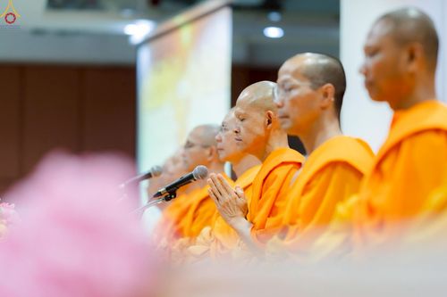 ภาพ No.228177:วันอาทิตย์ที่ 1 มิถุนายน พ.ศ.2568 พิธีถวายมหาสังฆทานพระ 100 รูป สโมสรซุปเปอร์คิดส์ ปีที่ 6 ณ ห้อง SPD 8 สภาธรรมกายสากล วัดพระธรรมกาย