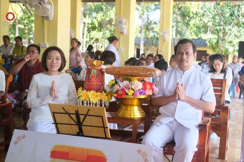 ภาพ No.178616:พิธีทอดกฐิน ณ วัดหนองน้ำขุ่น ต.ร่อนทอง อ.สตึก จ.บุรีรัมย์ ในโครงการกฐินสามัคคีทั่วไทย 30,000 วัด บูชาธรรม 80 ปี หลวงพ่อธัมมชโย โดยคณะศิษยานุศิษย์วัดพระธรรมกาย วันที่ 10 พฤศจิกายน พ.ศ. 2567