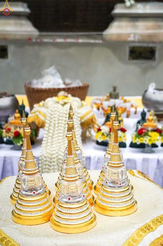 ภาพ No.88493:พิธีถวายพระบรมสารีริกธาตุ องค์พระธรรมกาย ดวงแก้วและรัตนชาติ เพื่อประดิษฐานในพระเจดีย์องค์บริวารของพระธาตุหลวงเงินยวง ณ อำเภอแม่จัน จังหวัดเชียงราย ในวันที่ 17 กันยายน พ.ศ. 2566