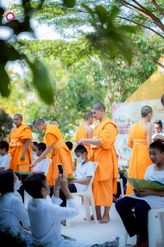 ภาพ No.216834:วันเสาร์ที่ 5 เมษายน พ.ศ. 2568 พิธีตัดปอยผม พิธีขอขมาผู้ปกครอง พิธีมอบบาตรและผ้าไตร พิธีบรรพชา ณ ศูนย์ปฏิบัติธรรมและศูนย์อบรมเยาวชนพระนครศรีอยุธยา ต.พุทเลา อ.บางปะหัน จ.พระนครศรีอยุธยา