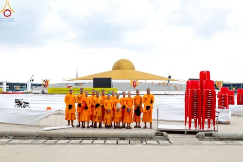 ภาพ No.218742:วันศุกร์ที่ 18 เมษายน พ.ศ. 2568 การเตรียมงานในลานธรรม , พระมหาธรรมกายเจดีย์ เพื่องานวันคุ้มครองโลก 22 เมษายน พ.ศ. 2568