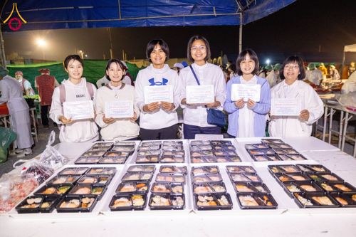 ภาพ No.201392:พิธีถวายภัตตาหารเป็นสังฆทาน แด่พระธรรมยาตรา ณ อนุสรณ์สถานบางปลา วัดบางปลา อำเภอบางเลน จังหวัดนครปฐม ในโครงการธรรมยาตรา กตัญญูบูชา มหาปูชนียาจารย์ พระมงคลเทพมุนี(สด จนฺทสโร) พระผู้ปราบมาร อนุสรณ์สถาน 7 แห่ง ปีที่ 13 วันที่ 25 มกราคม พ.ศ. 2568