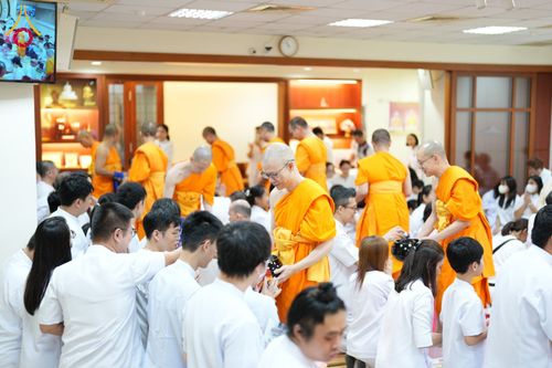 ภาพ No.183761:พิธีทอดกฐิน วัดพระธรรมกายไทเป ประเทศไต้หวัน  บูชาธรรม 80 ปี หลวงพ่อธัมมชโย โดยคณะศิษยานุศิษย์วัดพระธรรมกาย วันที่ 10 พฤศจิกายน พ.ศ. 2567