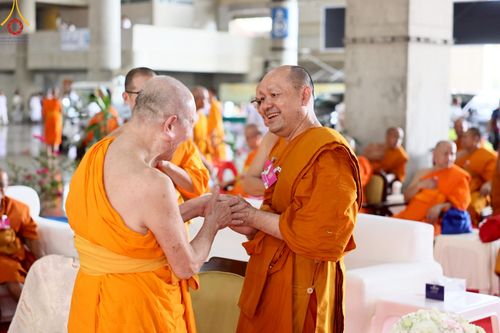 ภาพ No.221519:วันอังคารที่ 22 เมษายน พ.ศ. 2568 ภาพพิธีถวายมหาสังฆทานคณะสงฆ์ 40,000 กว่าวัดทั่วประเทศ เนื่องในวันคุ้มครองโลก ชุดที่ 2 (ปลื้มให้สมการรอคอย) ณ ลานธรรมพระมหาธรรมกายเจดีย์ วัดพระธรรมกาย