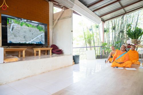 ภาพ No.140294:Photo Story มหัศจรรย์วัดดงดินแดง  EP.8  ภาพการเตรียมงาน การปฎิบัติงาน ของเหล่าผู้ทุ่มเทและเสียสละ เพื่อความสำเร็จของความมหัศจรรย์ ณ วัดดงดินแดง ต.ม่อนจอง อ.อมก๋อย จ.เชียงใหม่ วันที่ 1-7 เมษายน พ.ศ. 2567