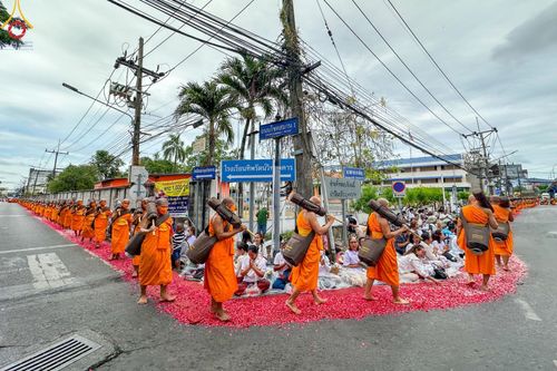 พิธีอัญเชิญพระบรมสารีริกธาตุ " ใจกลางเมืองนครหาดใหญ่ " เพื่อประดิษฐาน ณ มหารัตนเจดีย์สิริปทุมสวรรค์ (เจดีย์อริยพุทธะ 5 พระองค์) ศูนย์ปฏิบัติธรรมภาคใต้ อ.บางกล่ำ จ.สงขลา  วันที่ 9 มีนาคม พ.ศ. 2567 (ชุดที่ 2)