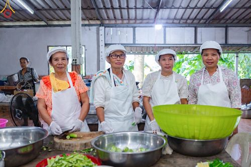 ภาพ No.170070:พิธีทอดกฐิน ณ วัดทุ่งวิจิตร อ.นาดี จ.ปราจีนบุรี ในโครงการกฐินสามัคคีทั่วไทย 30,000 วัด บูชาธรรม 80 ปี หลวงพ่อธัมมชโย โดยคณะศิษยานุศิษย์วัดพระธรรมกาย วันที่ 27 ตุลาคม พ.ศ. 2567