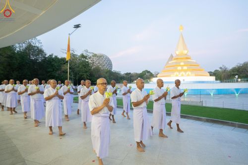 ภาพ No.199629:โครงการอุปสมบทหมู่บูชาธรรม 116 ปี คุณยายอาจารย์มหารัตนอุบาสิกาจันทร์ ขนนกยูง โครงการอุปสมบทหมู่ธรรมทายาท ระดับอุดมศึกษา รุ่นที่ 51 ภาคฤดูหนาว  ณ โบสถ์พระไตรปิฏก วัดพระธรรมกาย จ.ปทุมธานี  วันที่ 11 มกราคม พ.ศ. 2568 โดยมีพระครูปลัดรัตนวีรวัฒน์ เจ้าอาวาสวัด