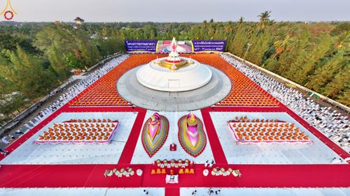 ภาพ No.109773:พิธีจุดประทีปถวายเป็นพุทธบูชา และบูชาธรรมมหาปูชนียาจารย์ วันที่ 10 มกราคม พ.ศ. 2567 ณ อนุสรณ์สถานคลองบางนางแท่น อ.สามพราน จ.นครปฐม