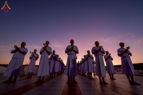 ภาพ No.276569:วันเสาร์ที่ 6 ธันวาคม  พ.ศ. 2568 พิธีเวียนประทักษิณและพิธีวันทาเจดีย์ โครงการอุปสมบทบูชาธรรมมหาปูชนียาจารย์ ประจำปี พ.ศ.2568 โครงการบวชพระนานาชาติ AEC และ WAB รุ่น CEO (นักบริหาร) รุ่นที่ 5 ณ มหาธรรมกายเจดีย์ วัดพระธรรมกาย