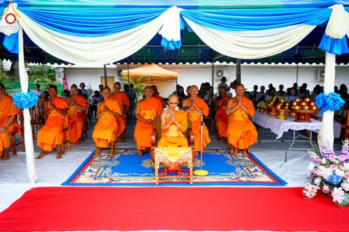 ภาพ No.140407:พิธีตอกเสาเข็มเป็นปฐมฤกษ์ เพื่อสร้างกุฎิและหอสวดมนต์ และพิธีทอดผ้าป่าบำรุงวัด ณ วัดกลางธนรินทร์ ต.บ้านแป้ง อ.พรหมบุรี จ.สิงห์บุรี วันอาทิตย์ที่ 9 มิถุนายน พ.ศ.2567