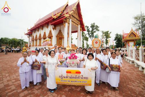 พิธีทอดกฐิน ณ วัดทับกระดาน จ.สุพรรณบุรี ในโครงการกฐินสามัคคีทั่วไทย 30,000 วัด บูชาธรรม 80 ปี หลวงพ่อธัมมชโย โดยคณะศิษยานุศิษย์วัดพระธรรมกาย วันที่ 15 พฤศจิกายน พ.ศ. 2567