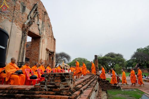 ภาพ No.138485:พิธีตักบาตร วัดราชบูรณะ จ.พระนครศรีอยุธยา วันที่ 25 พฤษภาคม พ.ศ.2567