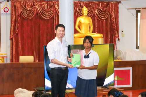 ภาพ No.180112:กิจกรรมวันรวมพลังเด็กดี V-Star ผู้นำฟื้นฟูศีลธรรมโลก ประจำปีพุทธศักราช 2567 จังหวัดสุโขทัย เพื่อรวมพลังสร้างความดี นั่งสมาธิภาวนาถวายเป็นพุทธบูชา และเพื่อส่งเสริมการเรียนรู้พระพุทธศาสนา วันที่ 3 ธันวาคม พ.ศ. 2567