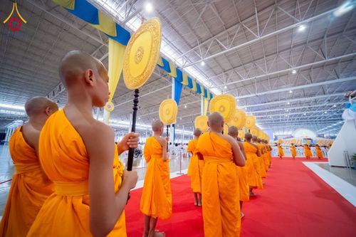 ภาพ No.237399:วันอาทิตย์ที่ 10 สิงหาคม พ.ศ.2568 พิธีมอบใบประกาศเกียรติคุณ โครงการสอบบาลี "ฉลองแชมป์" บูชาธรรม 80 ปี หลวงพ่อธัมมชโย ประจำปี 2568 และ พิธีมอบดวงแก้วสามเณรทรงบาลีไวยากรณ์ ณ สภาธรรมกายสากล วัดพระธรรมกาย ปทุมธานี