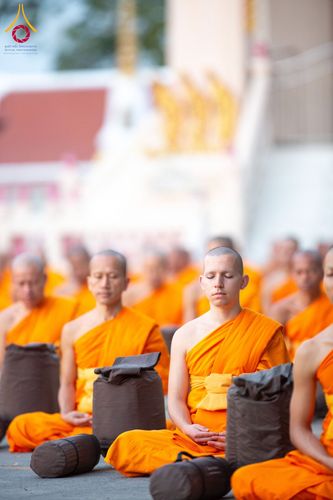 ภาพ No.197020:พระธรรมยาตราปฏิบัติธรรม และถ่ายภาพหมู่ประวัติศาสตร์ ณ วัดโบสถ์(บน) ตำบลบางคูเวียง อำเภอบางกรวย จังหวัดนนทบุรี ในโครงการธรรมยาตรา กตัญญูบูชา มหาปูชนียาจารย์ พระมงคลเทพมุนี(สด จนฺทสโร) พระผู้ปราบมาร อนุสรณ์สถาน 7 แห่ง ปีที่ 13 วันที่ 18 มกราคม พ.ศ. 2568