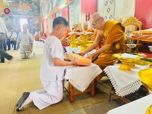 ภาพ No.176706:พิธีทอดกฐิน ณ วัดสันป่าสัก จ.ลำพูน ในโครงการกฐินสามัคคีทั่วไทย 30,000 วัด บูชาธรรม 80 ปี หลวงพ่อธัมมชโย โดยคณะศิษยานุศิษย์วัดพระธรรมกาย วันที่ 19 ตุลาคม พ.ศ. 2567