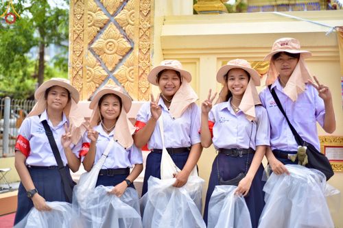 ภาพ No.129963:V.34 เพื่อธรรมเพื่อบางกล่ำ การรับบุญของเจ้าหน้าที่หน่วยงานต่างๆ  เพื่องานธรรมยาตราอัญเชิญพระบรมสารีริกธาตุ ประดิษฐาน ณ มหารัตนเจดีย์สิริปทุมสวรรค์ (เจดีย์อริยพุทธะ 5 พระองค์) ณ ศูนย์ปฏิบัติธรรมภาคใต้ อ.บางกล่ำ จ.สงขลา ระหว่างวันที่ 9-10 มีนาคม พ.ศ. 2567