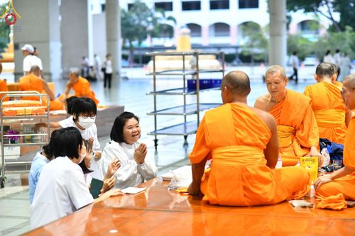 ภาพ No.182301:พิธีถวายภัตตาหารเมนูสวรรค์ "เพื่อการบรรลุธรรม" วันเสาร์ที่ 14 ธันวาคม พ.ศ. 2567 ณ หอฉันคุณยายอาจารย์ฯ วัดพระธรรมกาย