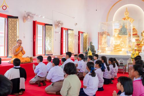 ภาพ No.189532:พิธีทอดผ้าป่าทำนุบำรุงศาสนสถาน ในโครงการธรรมยาตรา กตัญญูบูชา มหาปูชนียาจารย์ พระมงคลเทพมุนี(สด จนฺทสโร) พระผู้ปราบมาร อนุสรณ์สถาน 7 แห่ง ปีที่ 13 ณ วัดสองพี่น้อง ต.ต้นตาล อ.สองพี่น้อง จ.สุพรรณบุรี วันที่ 5 มกราคม พ.ศ. 2568