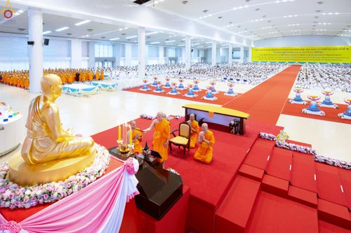 ภาพ No.243567:วันอาทิตย์ที่ 7 กันยายน พ.ศ. 2568 พิธีบูชาครูผู้ค้นพบวิชชาธรรมกาย , พิธีบูชาข้าวพระ ณ สภาธรรมกายสากล วัดพระธรรมกาย