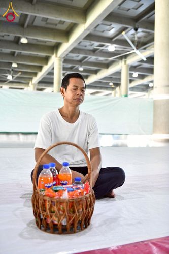 ภาพ No.256627:วันที่ 11 ตุลาคม พ.ศ. 2568 พิธีตักบาตรฉลองพระใหม่  โครงการอุปสมบทบูชาธรรม 141 ปี  พระมงคลเทพมุนี (สด จนฺทโร) ผู้ค้นพบวิชชาธรรมกาย ณ มหาวิหารคด 9 วัดพระธรรมกาย