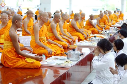 ภาพ No.229637:วันที่ 25 มิถุนายน พ.ศ. 2568 (แรม 15 ค่ำ เดือน 7) พิธีบุพเปตพลี ครั้งที่ 166 ร่วมอุทิศบุญแด่หมู่ญาติที่ล่วงลับไปแล้ว และสืบทอดอายุพระพุทธศาสนา ณ หอฉันคุณยายอาจารย์ฯ วัดพระธรรมกาย