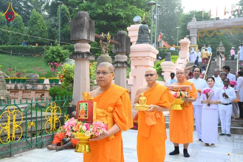 ภาพ No.179757:พิธีทอดกฐินสมทบ ณ วัดพุทธรัตน ทอดกฐินใต้ต้นพระศรีมหาโพธิ์ เมืองพุทธคยา ประเทศอินเดีย วันที่ 12 พฤศจิกายน พ.ศ. 2567