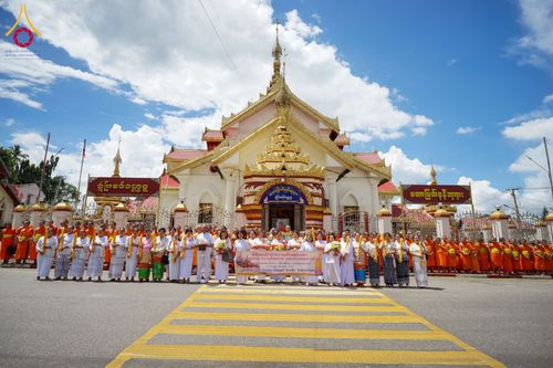 ภาพ No.144308:พิธีถวายเทียนพรรษา, พิธีสืบชะตาหลวง, พิธีถวายสังฆทาน และ พิธีถวายทุนการศึกษา บูชาธรรม ๘๐ ปี พระครูบาไชยบูลย์ ธัมมชโย วันจันทร์ที่ ๑๕ กรกฏาคม พ.ศ. ๒๕๖๗ ณ วัดราชฐานหลวงหัวข่วง เมืองเชียงตุง สาธารณรัฐแห่งสหภาพเมียนมาร์