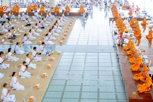 ภาพ No.142020:พิธีบุพเปตพลี ครั้งที่ 152 ร่วมอุทิศบุญแด่หมู่ญาติที่ล่วงลับไปแล้ว และสืบทอดอายุพระพุทธศาสนา วันศุกร์ที่ 21 มิถุนายน พ.ศ. 2567 วันพระขึ้น 15 ค่ำ เดือน 7 ณ หอฉันคุณยายอาจารย์ วัดพระธรรมกาย