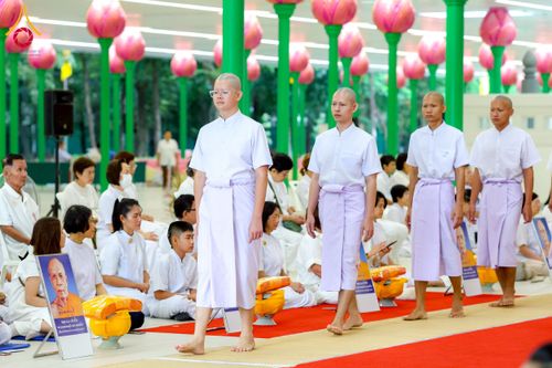 ภาพ No.256148:วันที่ 4 ตุลาคม พ.ศ. 2568 พิธีบรรพชาอุปสมบท  โครงการอุปสมบทหมู่บูชาธรรม 141 ปี  พระมงคลเทพมุนี (สด จนฺทสโร) ณ โบสถ์พระไตรปิฏก วัดพระธรรมกาย จ.ปทุมธานี