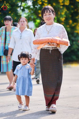 ภาพ No.169218:พิธีทอดกฐิน ณ วัดเนินสว่างวราราม จ.พิษณุโลก ในโครงการกฐินสามัคคีทั่วไทย 30,000 วัด บูชาธรรม 80 ปี หลวงพ่อธัมมชโย โดยคณะศิษยานุศิษย์วัดพระธรรมกาย วันที่ 24 ตุลาคม พ.ศ. 2567