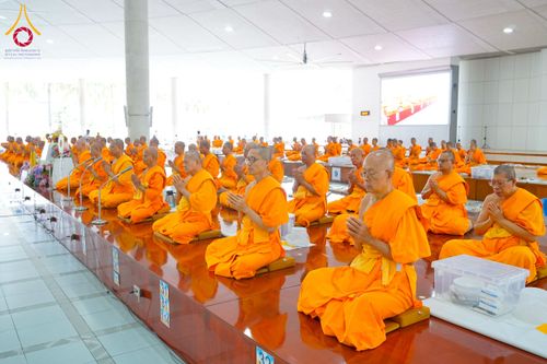 ภาพ No.268265:วันที่ 8 พฤศจิกายน พ.ศ. 2568 พิธีถวายภัตตาหารเมนูสวรรค์ เพื่อการบรรลุธรรม ณ หอฉันคุณยายอาจารย์ฯ วัดพระธรรมกาย