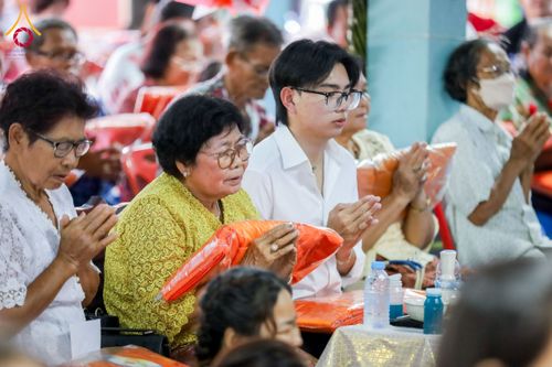 ภาพ No.172913:พิธีทอดกฐิน ณ วัดหนองโบสถ์ จ.พิษณุโลก ในโครงการกฐินสามัคคีทั่วไทย 30,000 วัด บูชาธรรม 80 ปี หลวงพ่อธัมมชโย โดยคณะศิษยานุศิษย์วัดพระธรรมกาย วันที่ 2 พฤศจิกายน พ.ศ. 2567