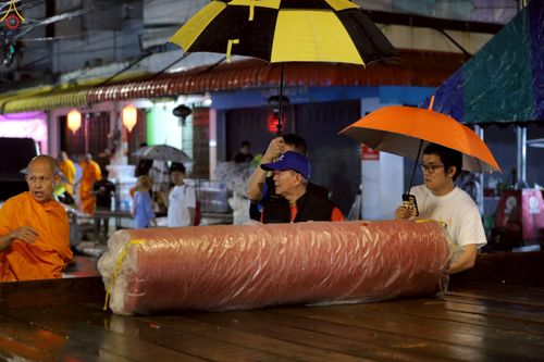 ภาพ No.245783:วันที่ 13-14 กันยายน พ.ศ. 2568 เจ้าหน้าที่ทุกสถานะ ทุกส่วนงาน ร่วมแรงร่วมใจ ปฏิบัติหน้าที่ เตรียมงาน เก็บงาน ตักบาตรพระ 555 รูป อ.เบตง จยะลา