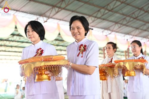 ภาพ No.161997:พิธีทอดผ้าป่า ในวันออกพรรษา ณ พุทธอุทยานนานาชาติ จังหวัดหนองคาย วันพฤหัสบดีที่ 17 ตุลาคม พ.ศ. 2567