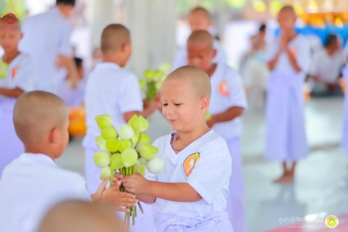 ภาพ No.135622:พิธีขอขมารับผ้าไตร , พิธีบรรพชา ในโครงการบรรพชาสามเณร ฟื้นฟูพระพุทธศาสนาทั่วไทย  ณ ศูนย์ปฏิบัติธรรมสวนผึ้ง จ.ราชบุรี วันที่ 4 เมษายน พ.ศ. 2567